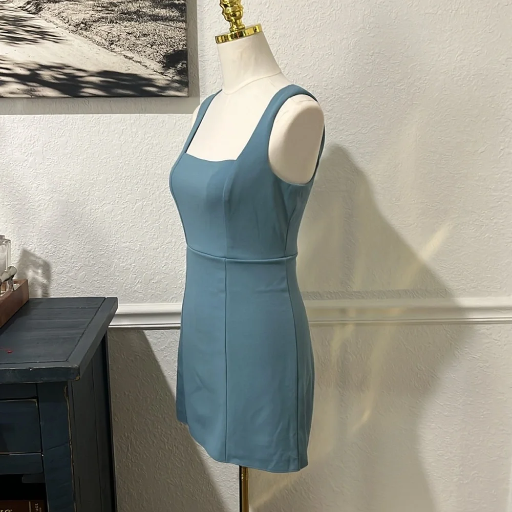 Show me your mumu Eden Mini Dress NWT size Small ocean blue stretch - Picture 3 of 6